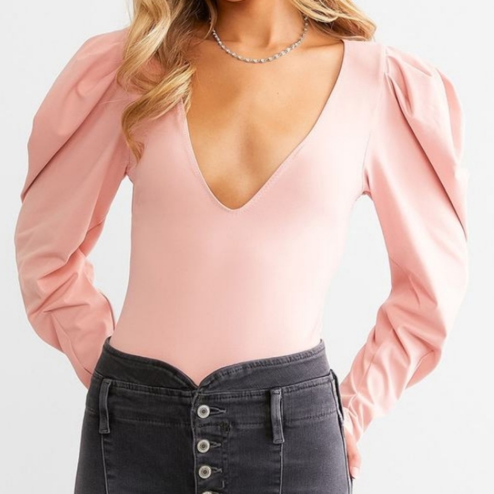 Free People Va Va Voop Pink Puff Sleeve Deep V Neck Bodysuit Sz Medium LIKE NEW